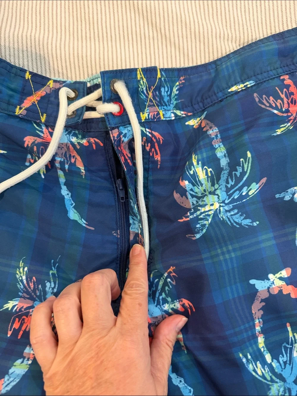 Tommy Bahama Swim Trunks size Large VGC